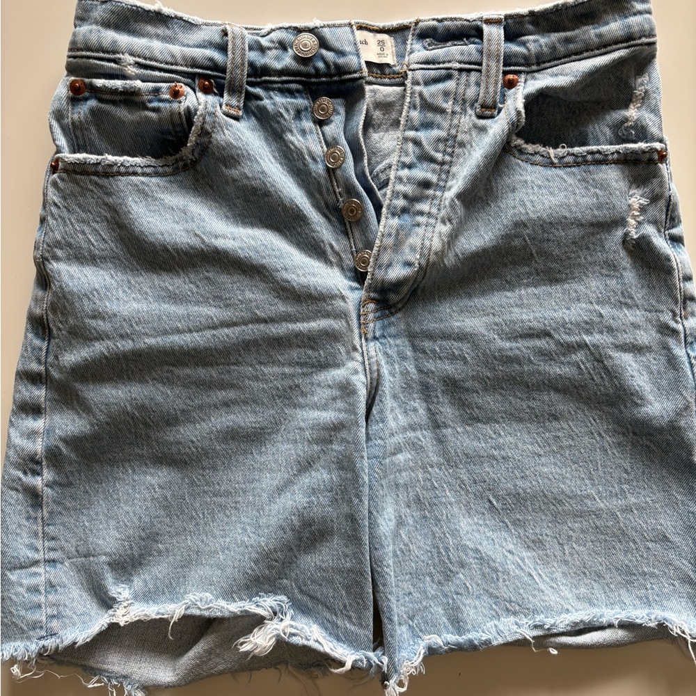 Abercrombie & Fitch 7” Dad Shorts High Rise Light Wash Denim Shorts Size 25